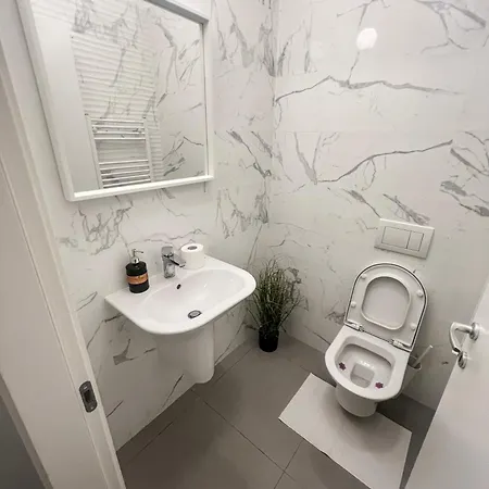 Golden Escape * Bucarest