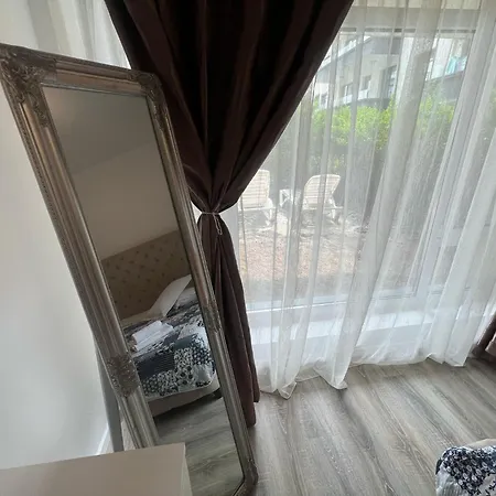 Golden Escape Apartment *