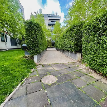 Apartment Golden Escape *