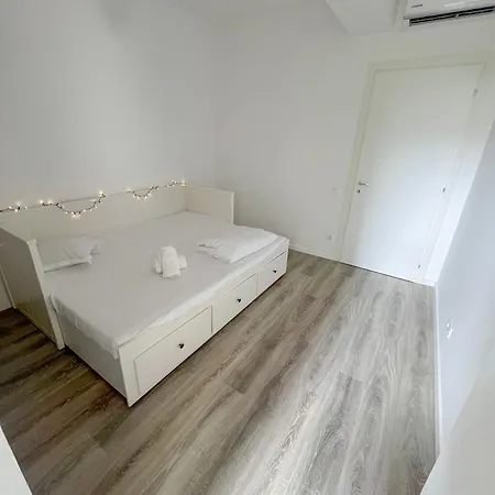 Golden Escape Apartment