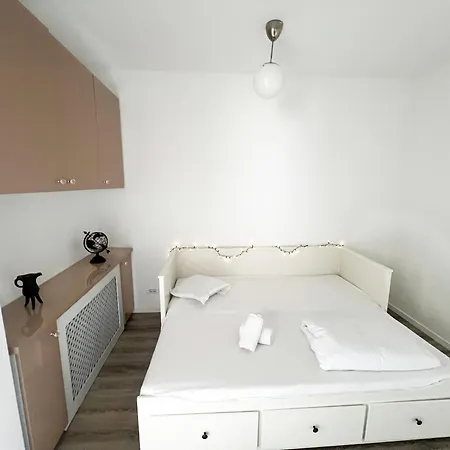 Golden Escape Apartment *